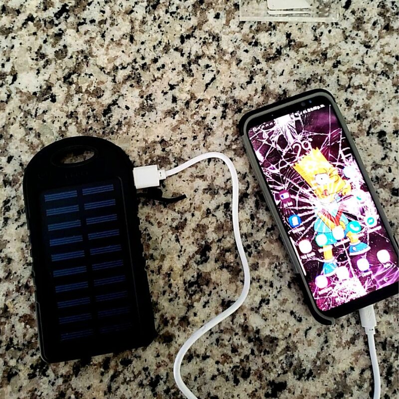 Power Bank Solar (con luz led)